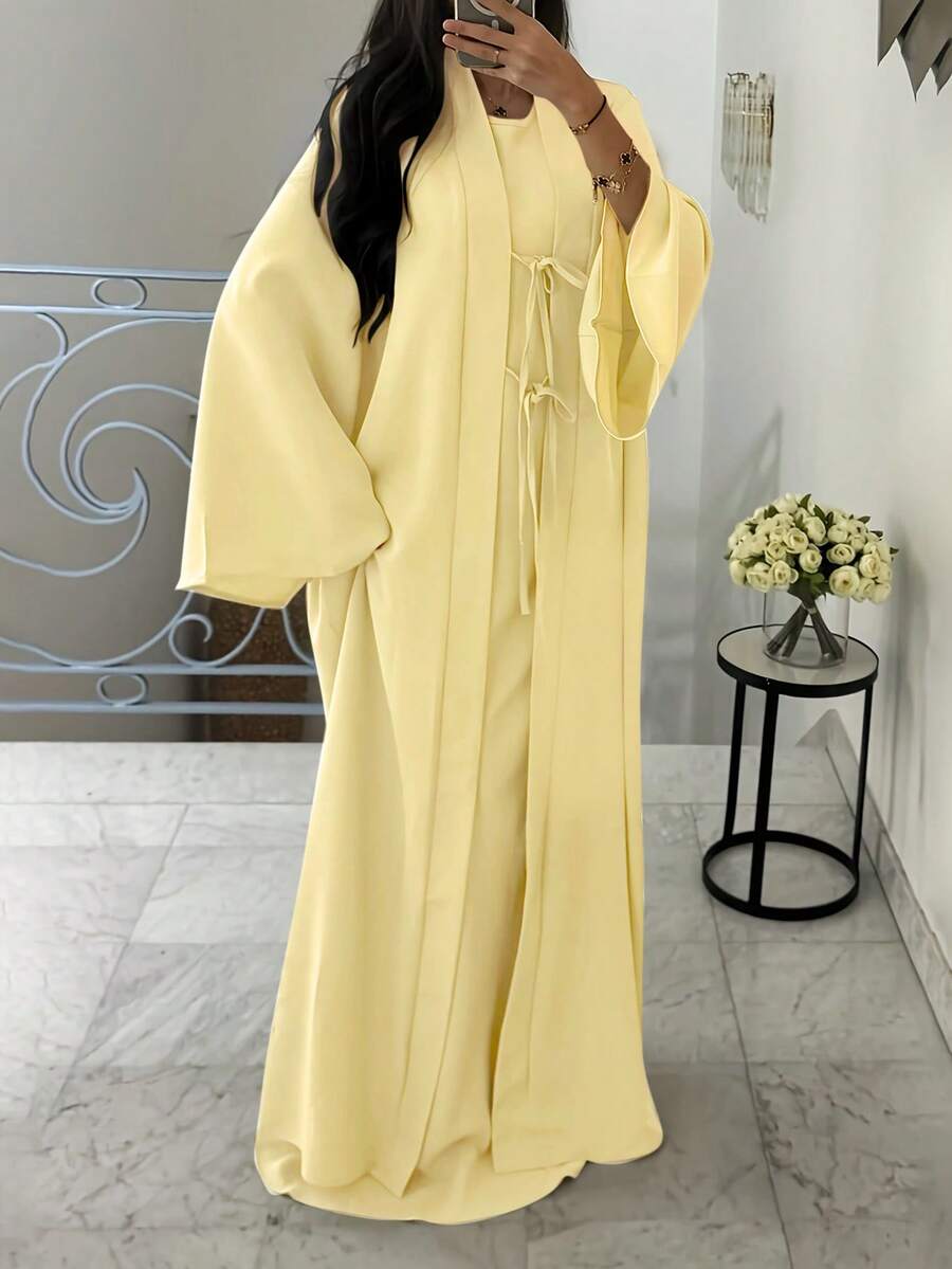 Abaya jaune portée